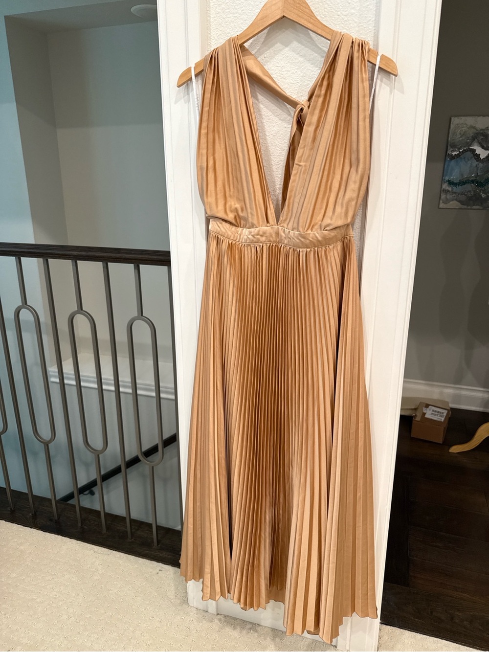 L’IDÉE Moderniste Pleated Halter Maxi Gown Champagne Gold Size 10 - Picture 2 of 7